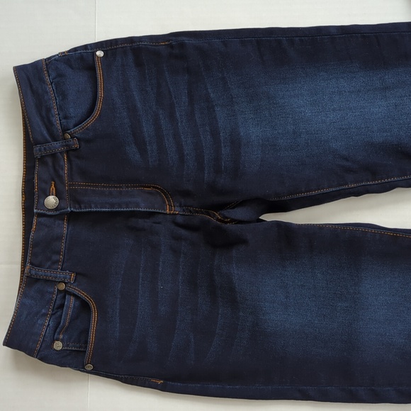 Tahari Distressed Whiskering Dark Wash Jeans 4/27 Dark Wash Blue - Picture 10 of 15